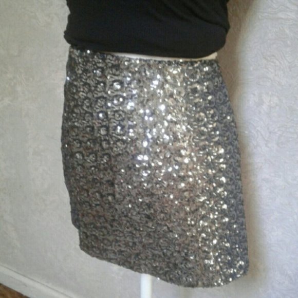 CLOSING SALE Silver Sequin Party Mini Skirt - Picture 4 of 5